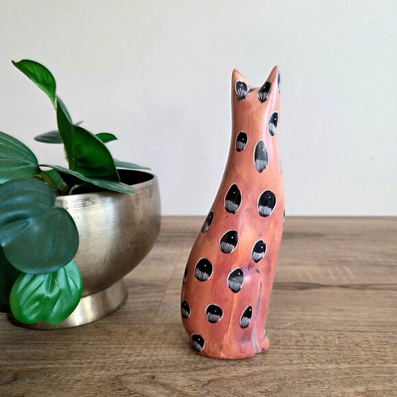 Hand carved hand painted soap stone cat figurine. - Picture 3 of 7